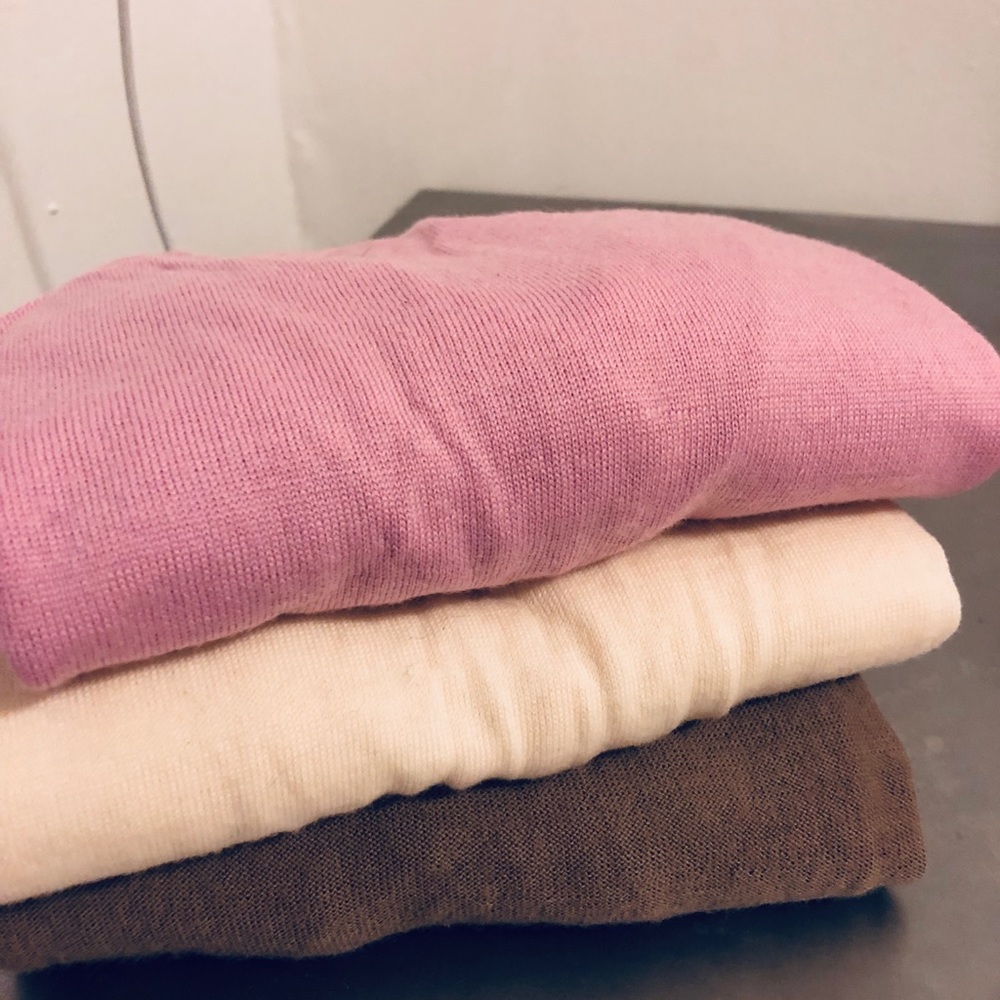 Uniqlo merino wool v neck sweater XS